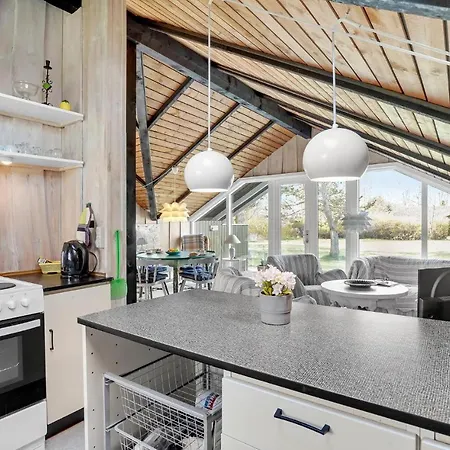 Gorgeous In With Kitchen Semesterbostad