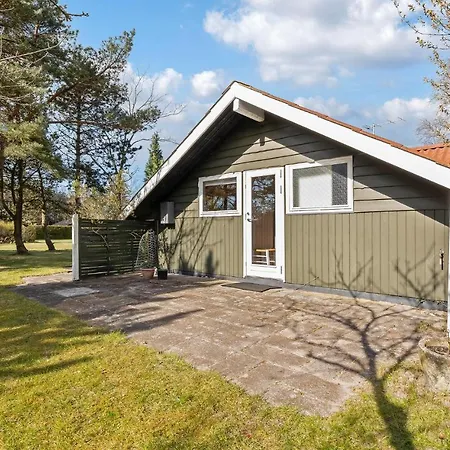 Gorgeous In With Kitchen Semesterbostad